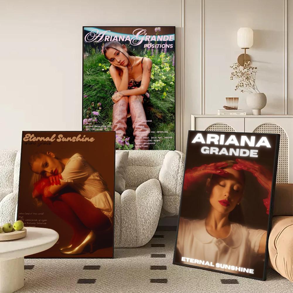 Pop şarkıcısı A-Ariana G-Grand - Home Cinema Wall incelemesi ve fiyatı